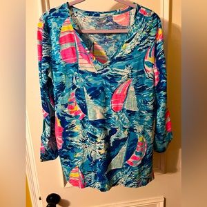 Lilly Pulitzer 3/4 sleeve gold button tshirt